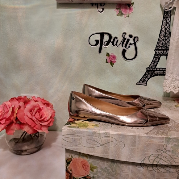 CALVIN KLEIN Metallic Gailia Criss Cross Cut Out Pointed Toe Flats 8.5 - Picture 5 of 5